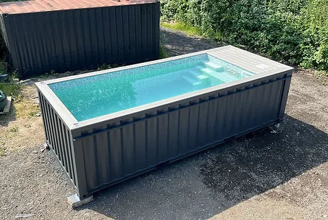 Piscina contentor de 20 pés, cinzento antracite, com jato de natação.